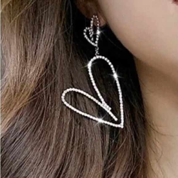 💛 Betsey Johnson double heart rhinestone dangle earrings 💛 - Picture 7 of 9